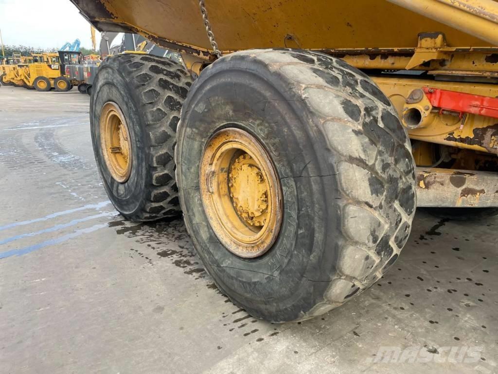 CAT 735 Dumpers articolati