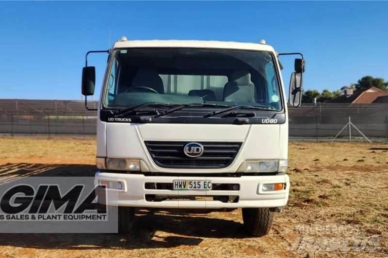 Nissan UD80 Camion altro