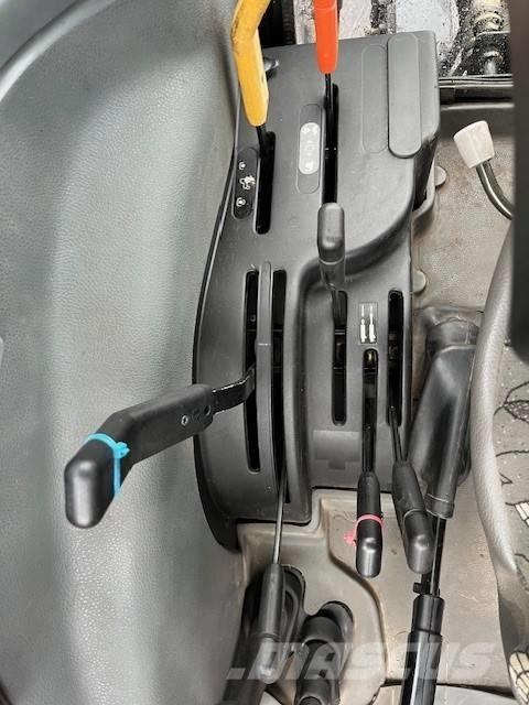 New Holland 5635 Trattori