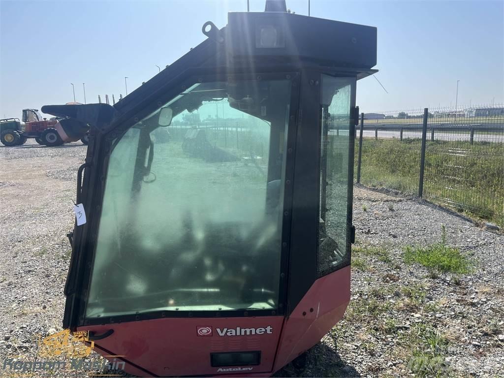 Valmet 911.1 Cabine e interni