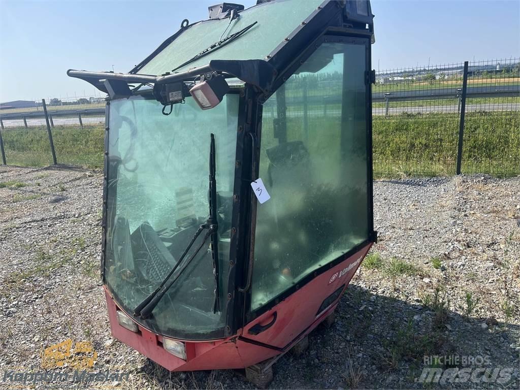 Valmet 911.1 Cabine e interni