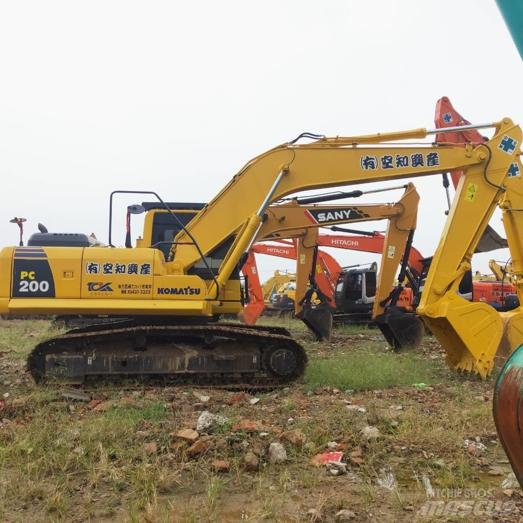 Komatsu PC200-8 Escavatori cingolati