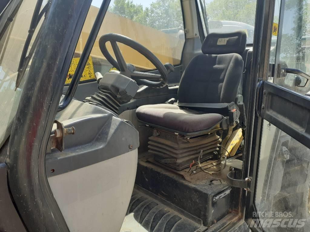 CAT TH 337 c Sollevatori telescopici per agricoltura