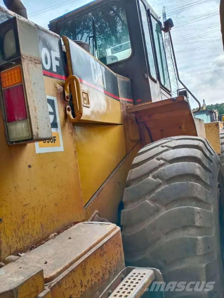 CAT 950 F Pale gommate