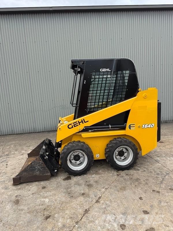 Gehl 1640 Mini Pale Gommate