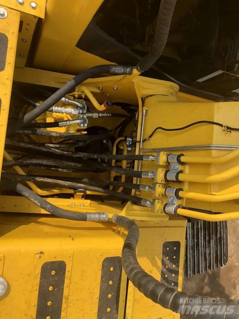 Komatsu PC200-8 Escavatori cingolati