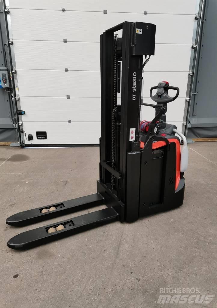 Toyota SPE140L Transpallet uomo a terra