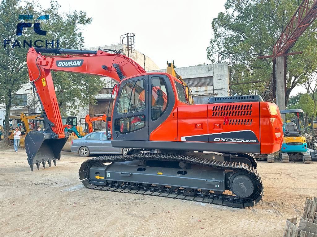 Doosan DX 225 LC Escavatori cingolati