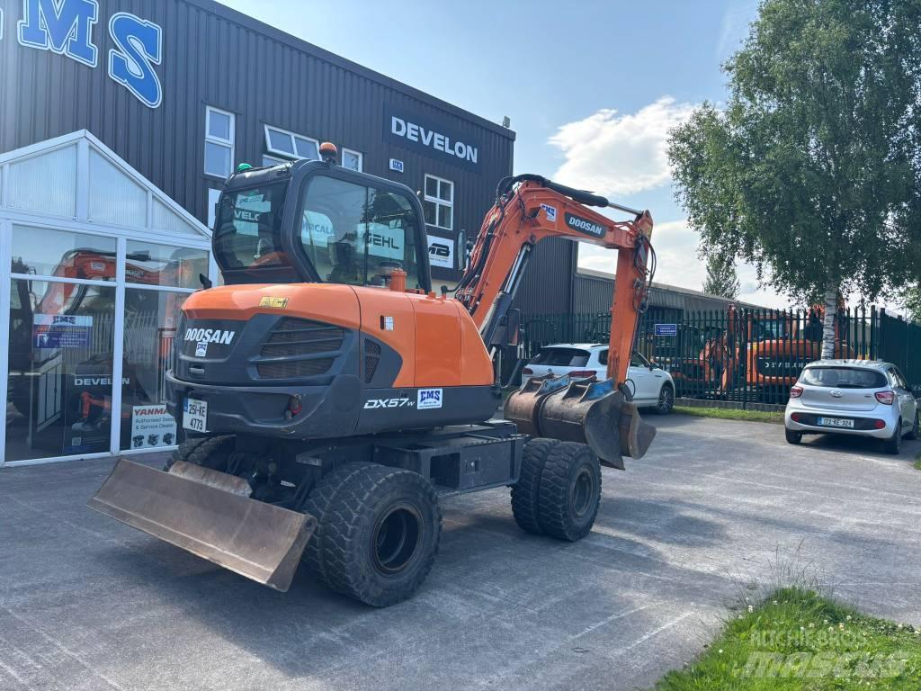 Doosan DX 57 W-5 Escavatori gommati