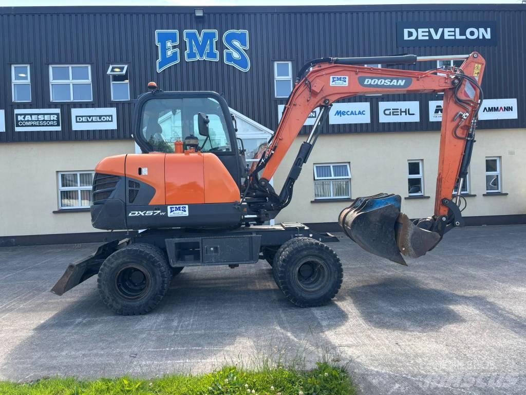 Doosan DX 57 W-5 Escavatori gommati