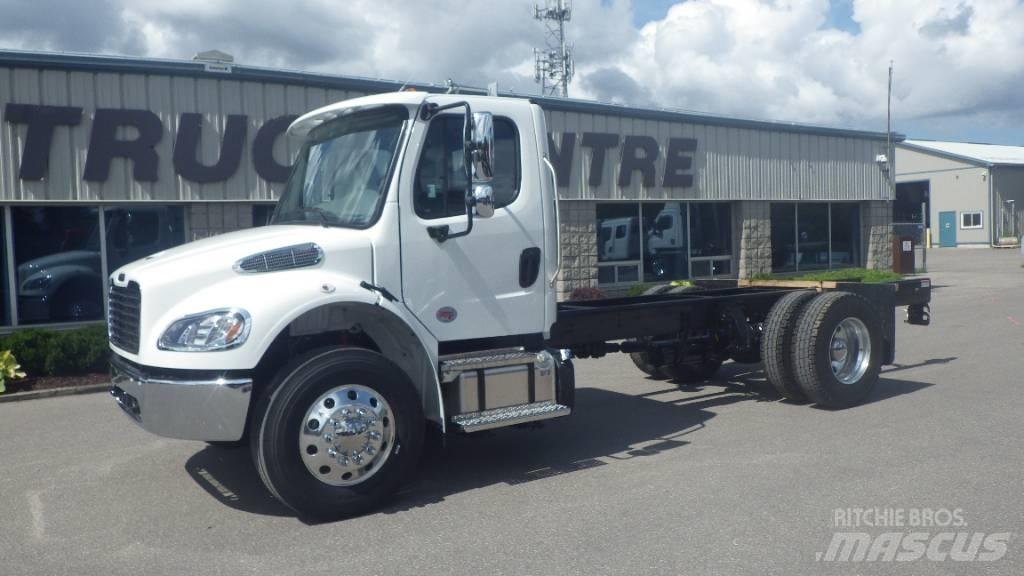 Freightliner M2106 Autocabinati