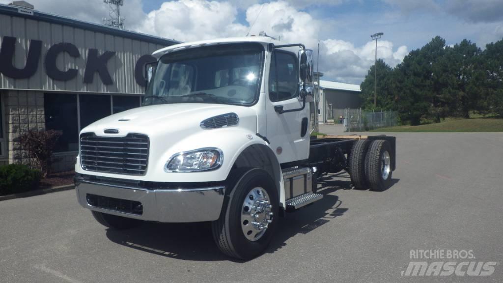 Freightliner M2106 Autocabinati