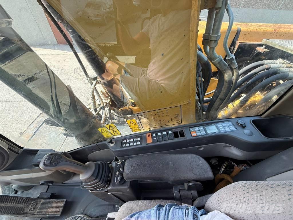 CAT M 322 D Escavatori gommati