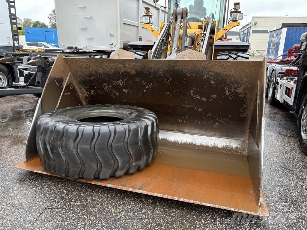 Volvo L110H Pale gommate