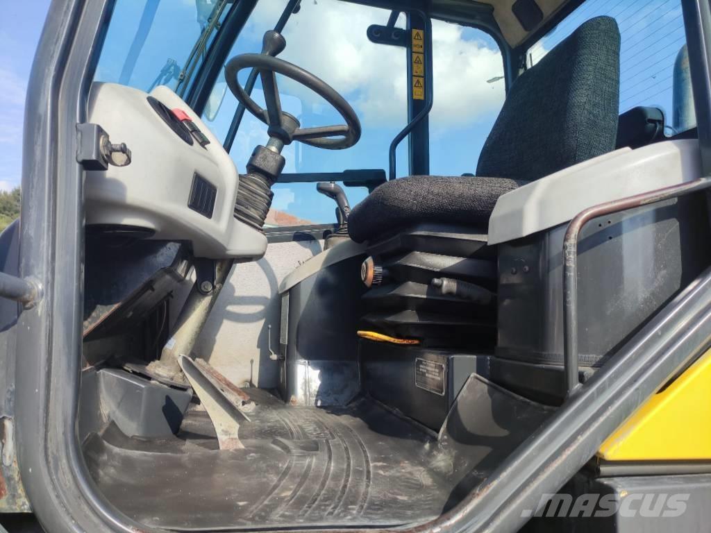 Komatsu WA 80-5 Pale gommate