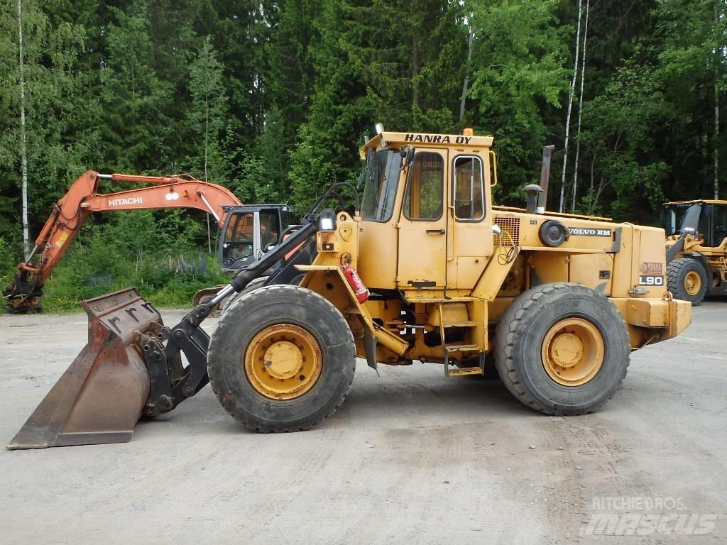 Volvo BM L 90 Pale gommate