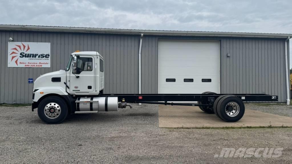  2025 Mack MD 6 Autocabinati