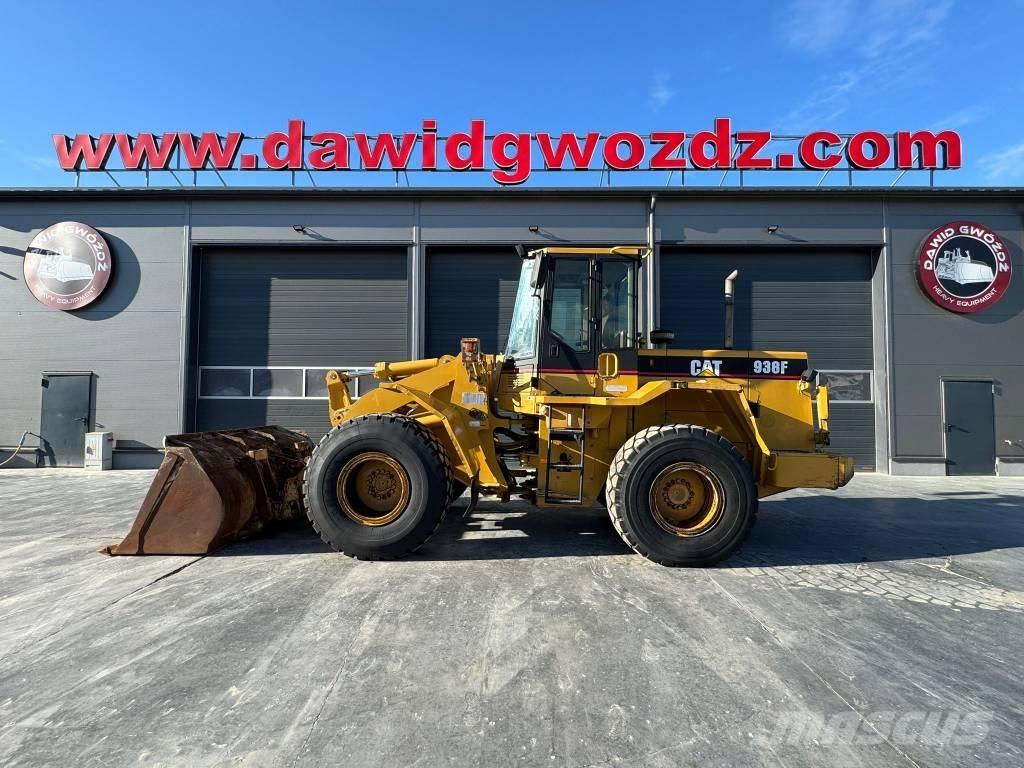 CAT 938 F Pale gommate