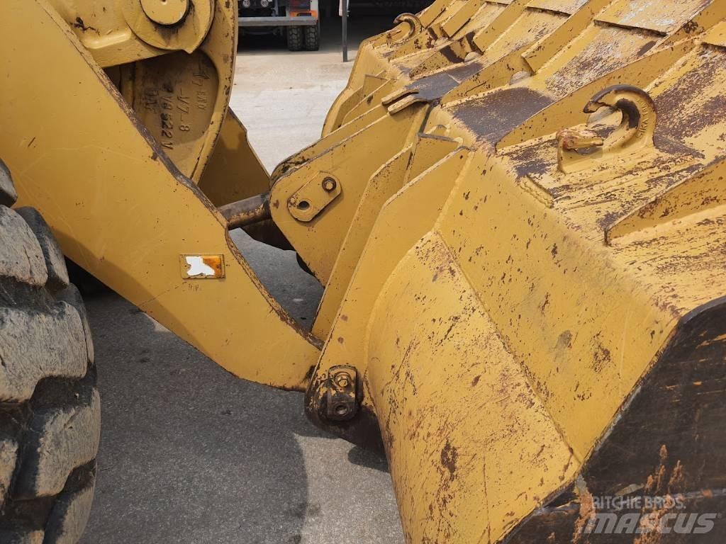 CAT 966 E Pale gommate