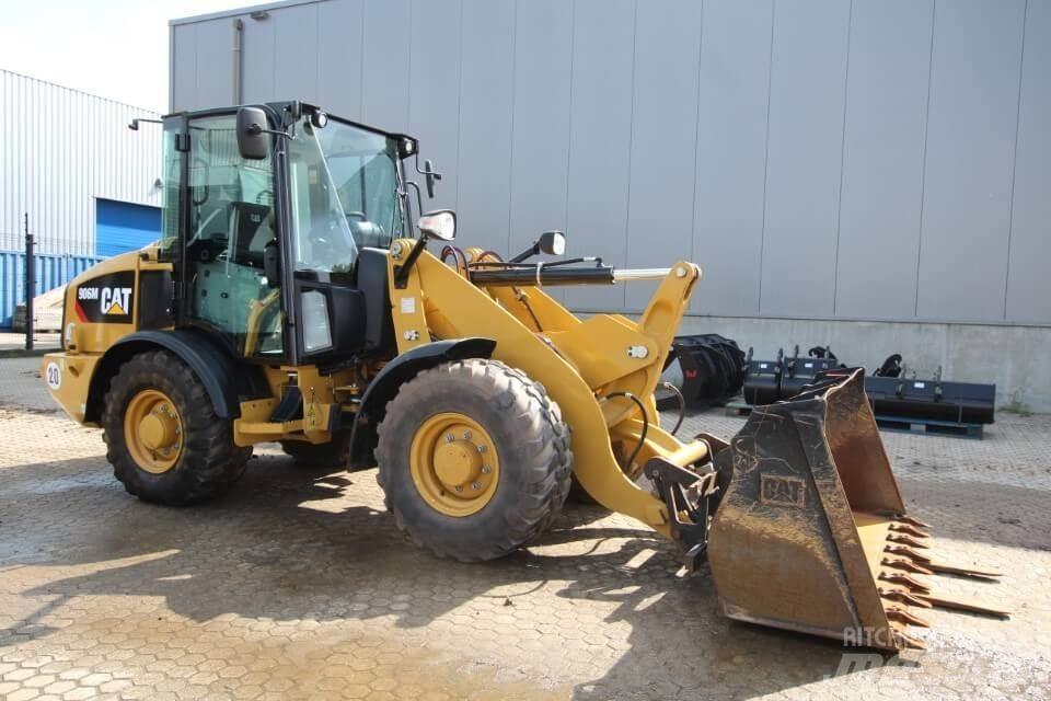 CAT 906M Pale gommate