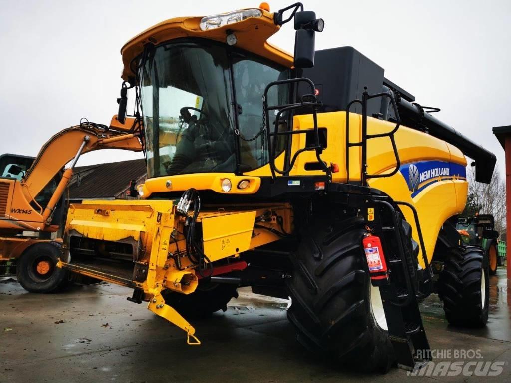 New Holland CX8070 Mietitrebbiatrici
