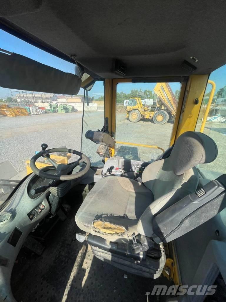 Volvo L 120 E Pale gommate