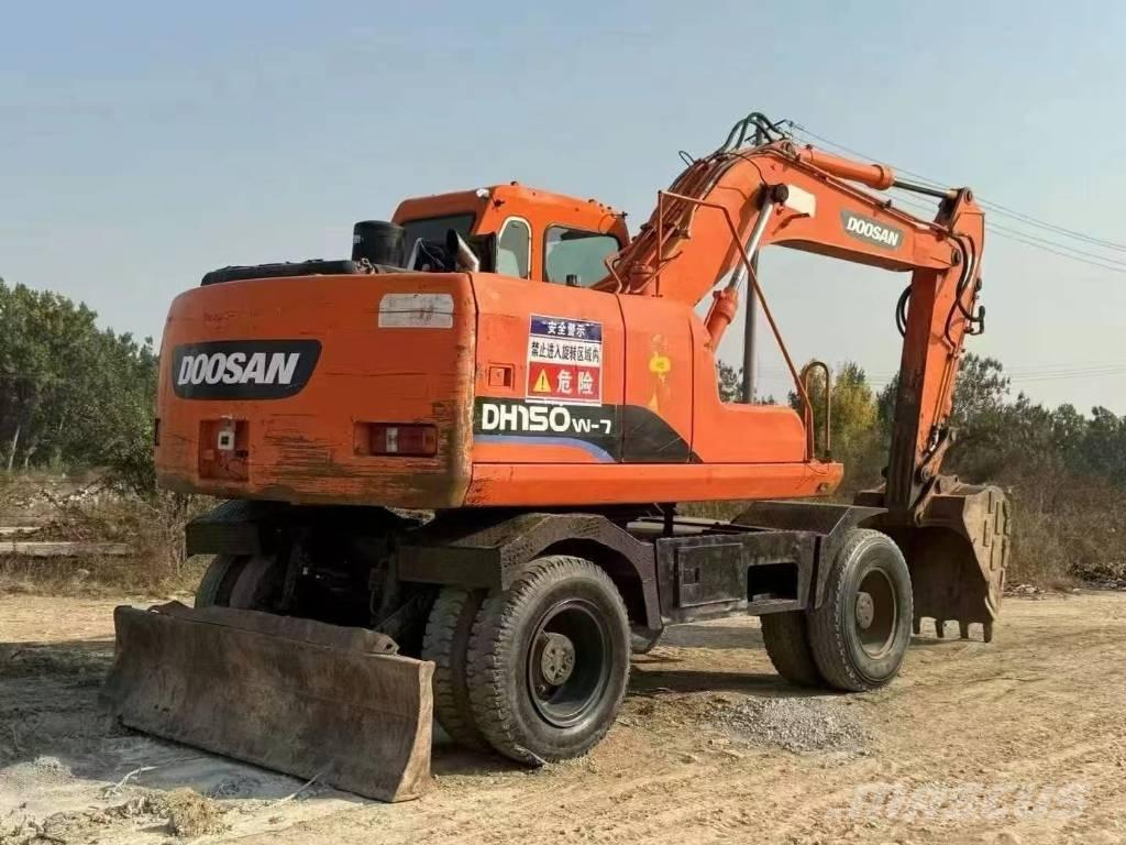 Doosan DH150W Escavatori gommati