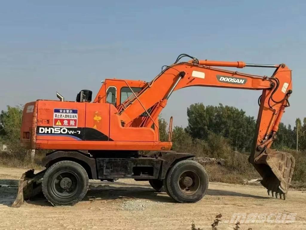 Doosan DH150W Escavatori gommati