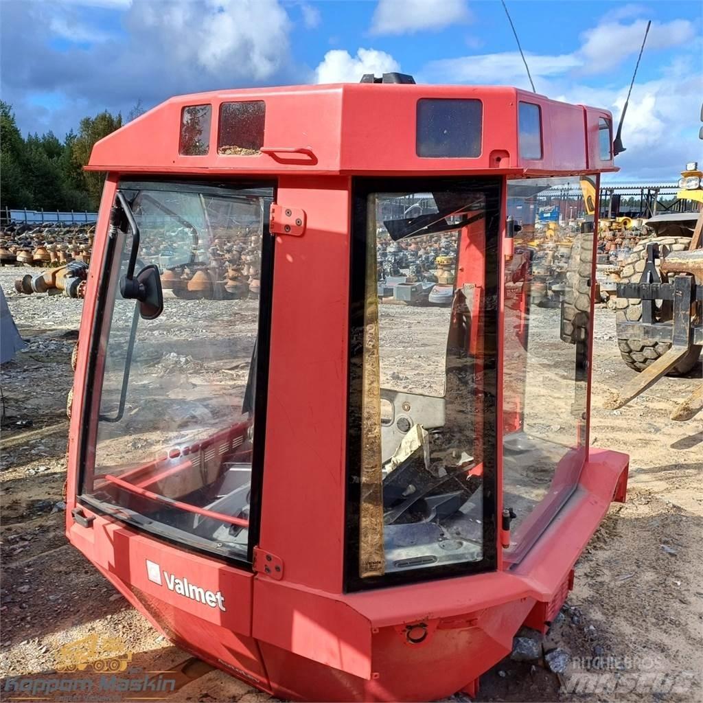 Valmet 941 Cabine e interni