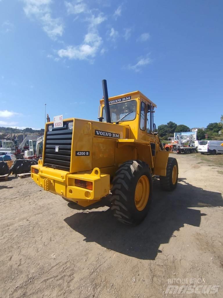 Volvo BM 4200 Pale gommate
