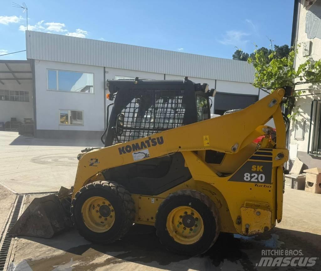 Komatsu SK 820-5 Mini Pale Gommate