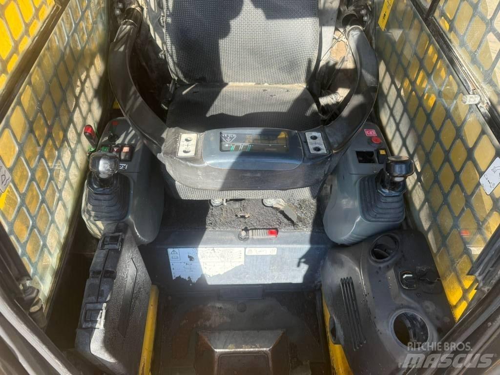 Komatsu SK 820-5 Mini Pale Gommate
