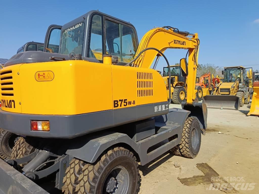 Xinyuan XYB75W-9 Escavatori cingolati
