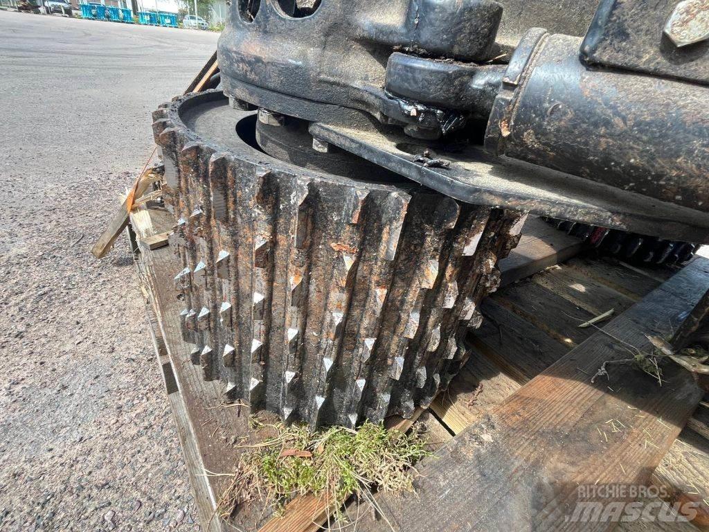 Komatsu S92 Decespugliatrici e trinciatrici idrauliche