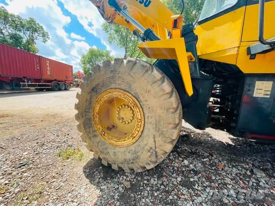 Komatsu WA320 Pale gommate