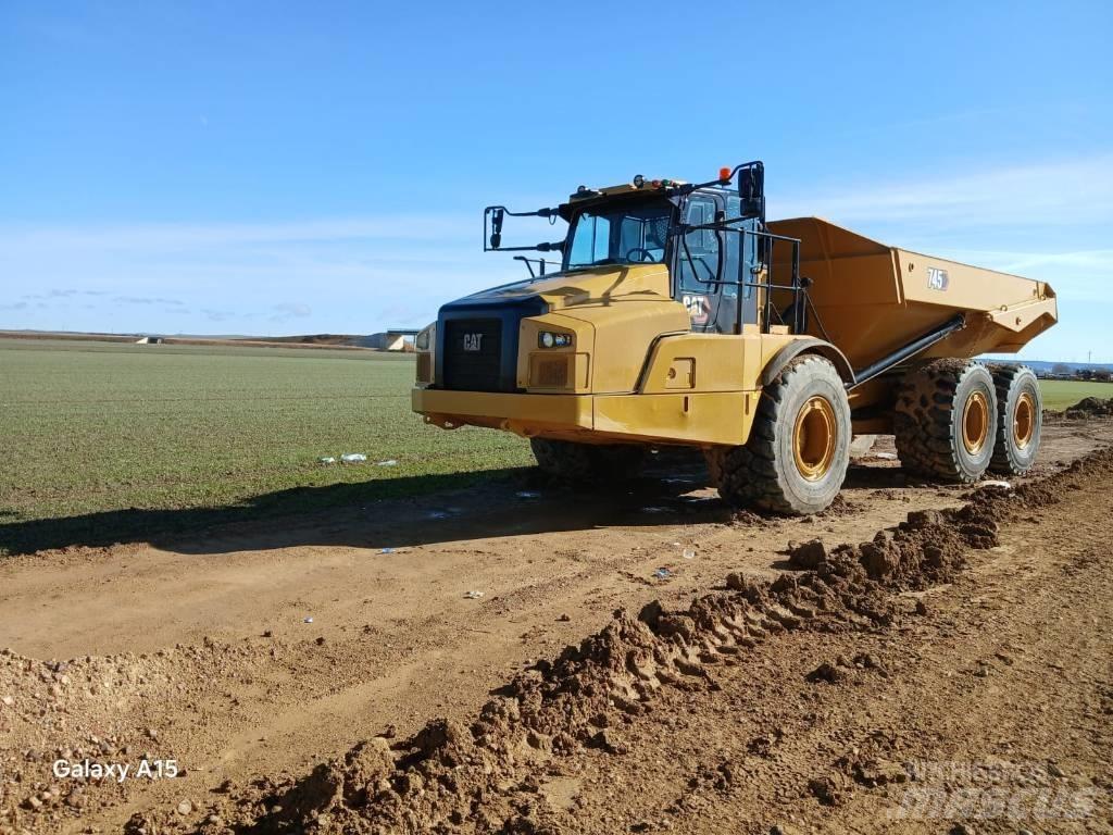 CAT 745 Dumpers articolati