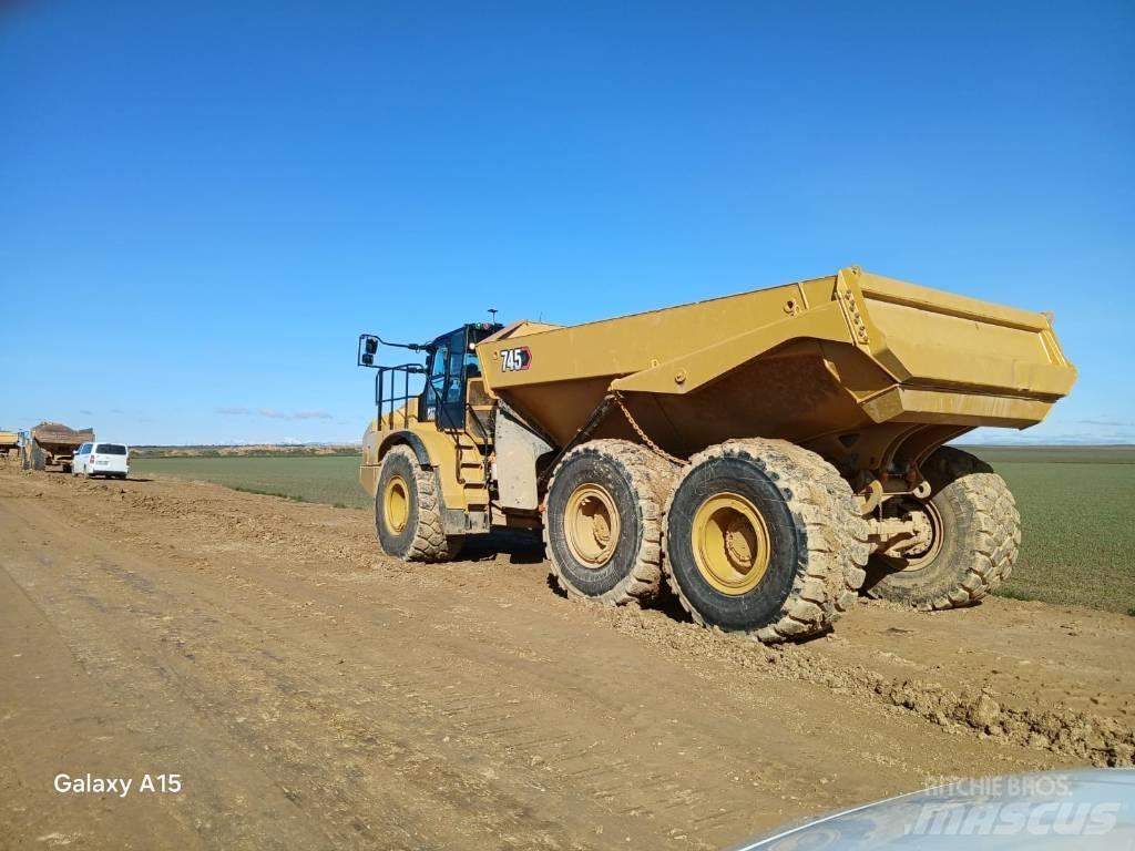 CAT 745 Dumpers articolati