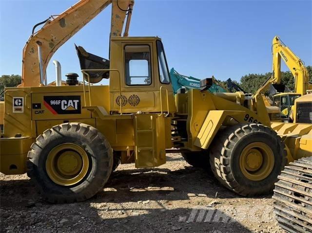 CAT 966 F Pale gommate
