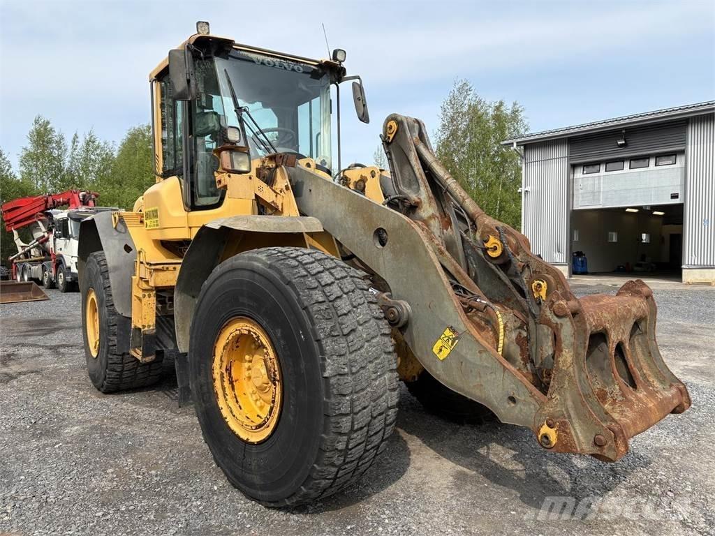 Volvo L120F Pale gommate