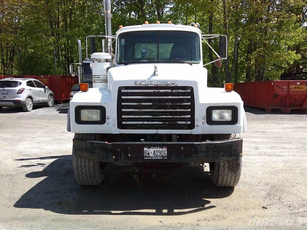 Mack RB 688 S Autocabinati
