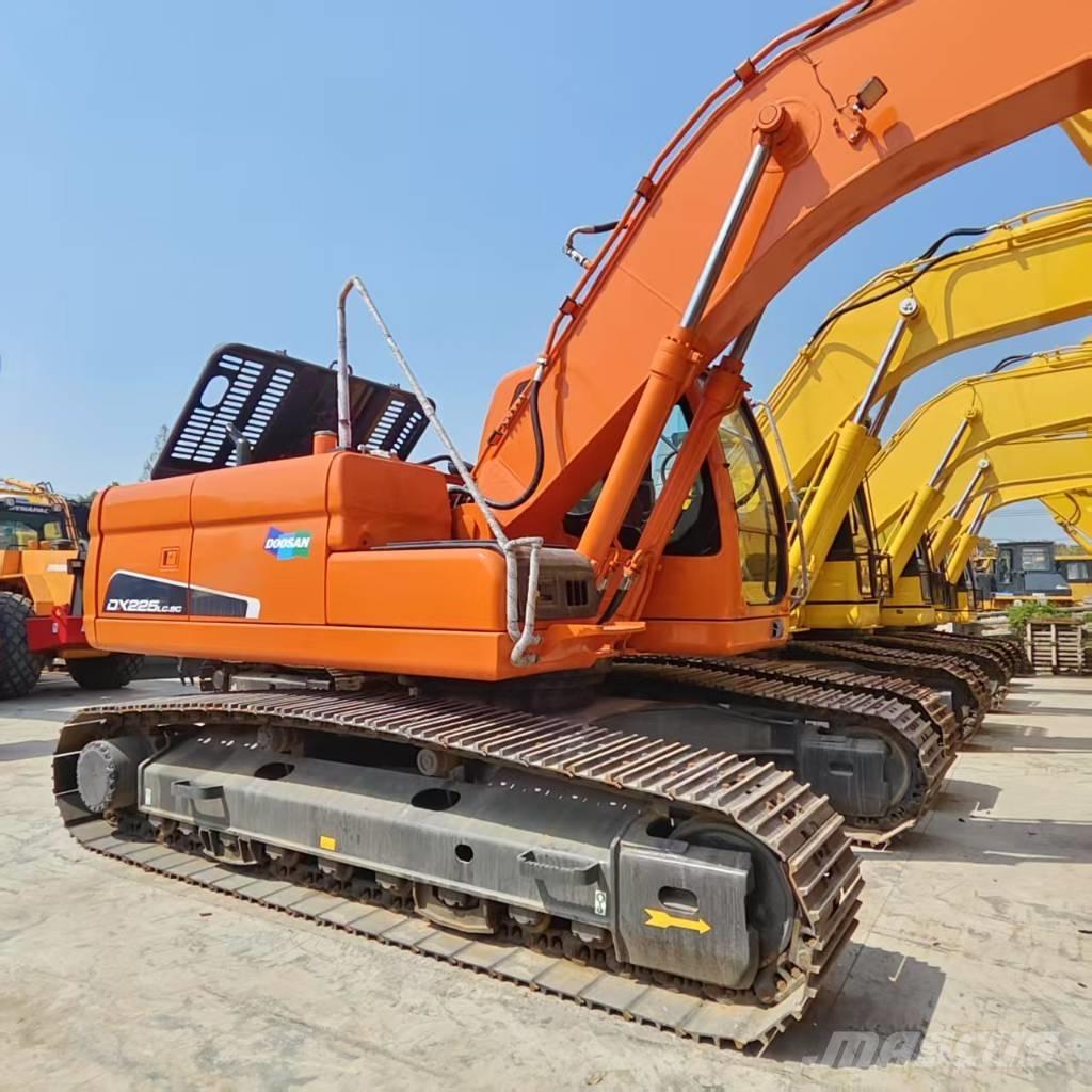 Doosan DX225LC-9C Escavatori cingolati