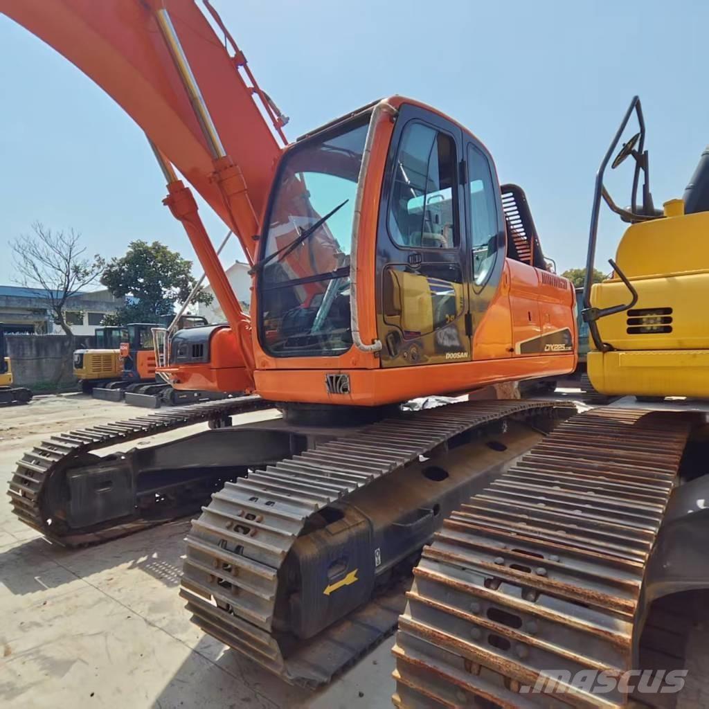 Doosan DX225LC-9C Escavatori cingolati