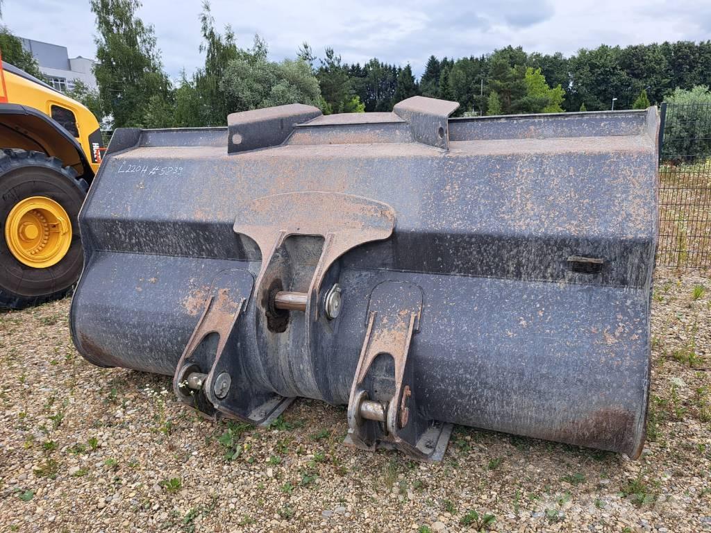 Volvo L 220 H Pale gommate