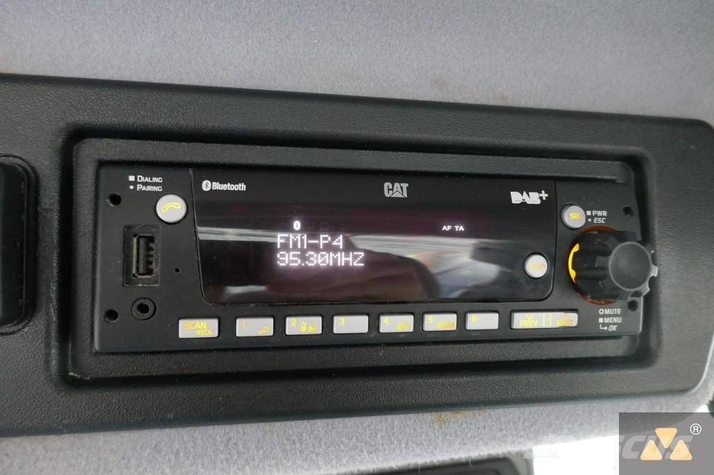 CAT 972M Pale gommate