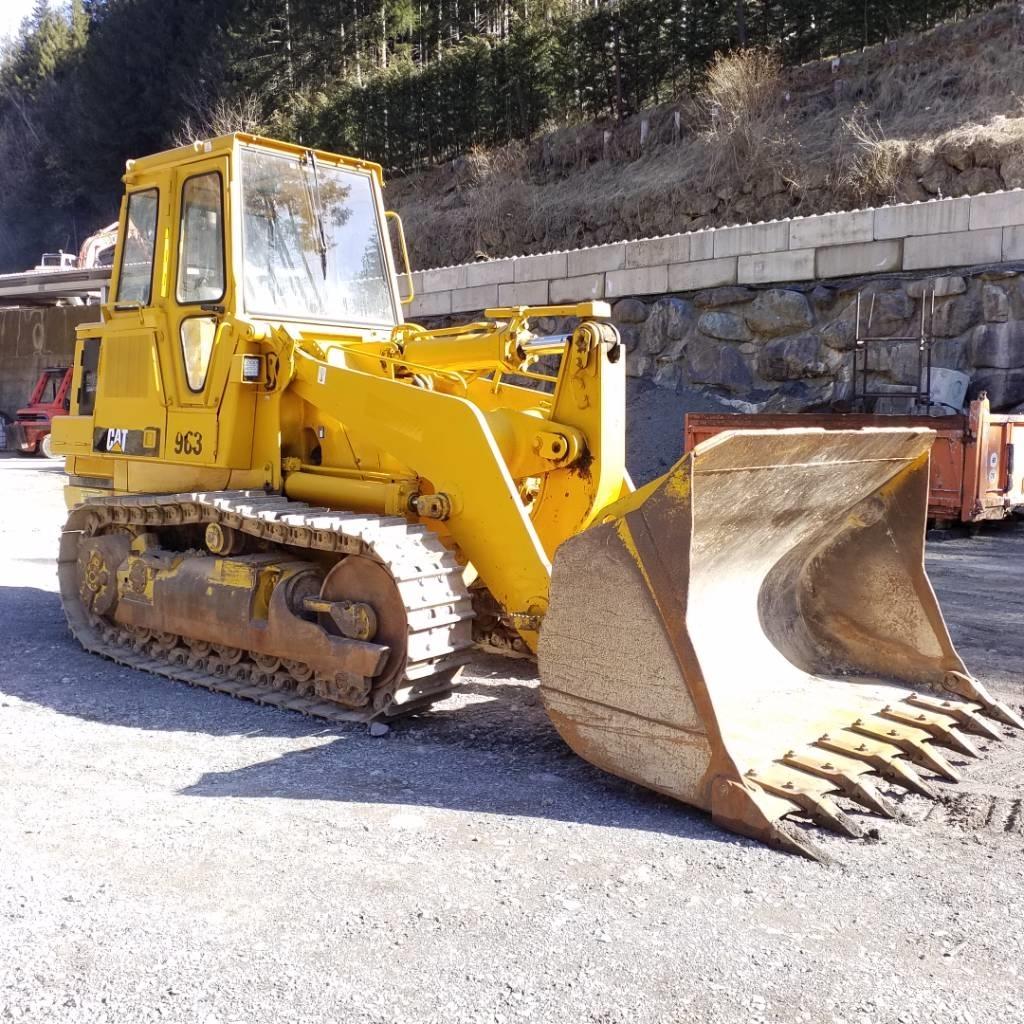 CAT 963 Pale cingolate