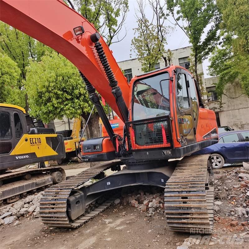 Doosan 225 LC Escavatori cingolati