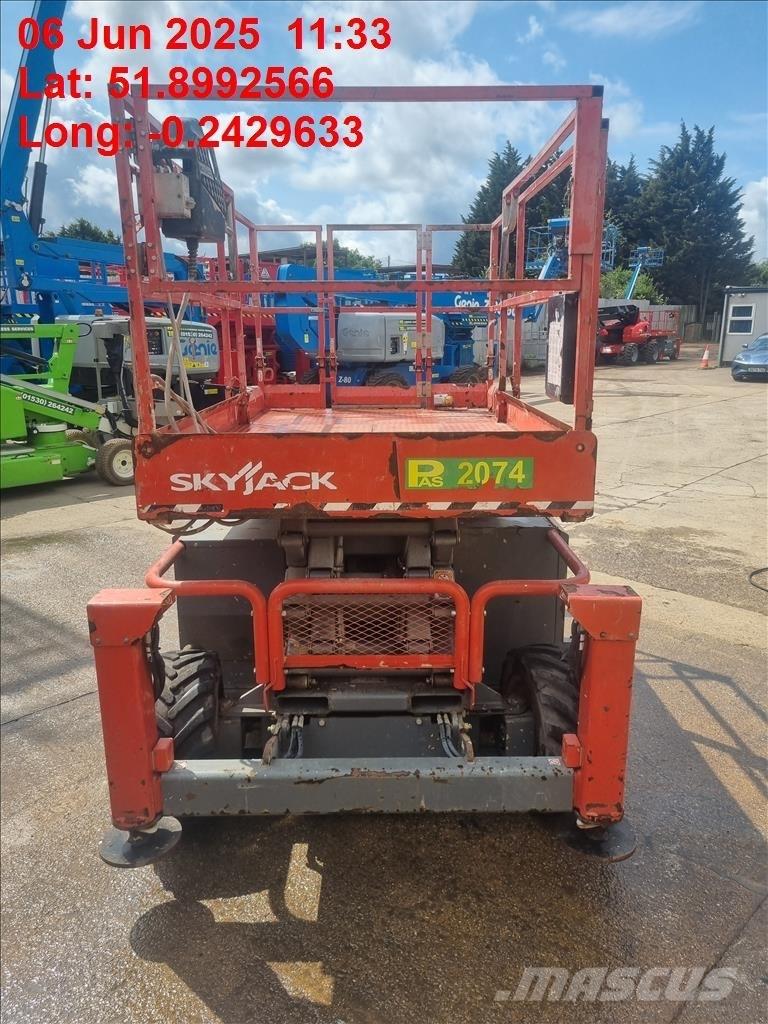 SkyJack SJ 6832 RT Piattaforme a pantografo