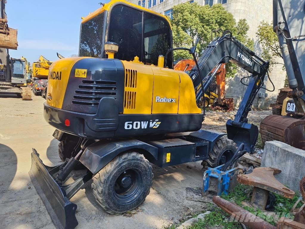 Hyundai 60 W VS Miniescavatori