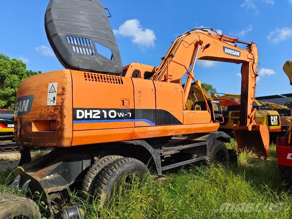 Doosan DH 210 W-7 Escavatori gommati