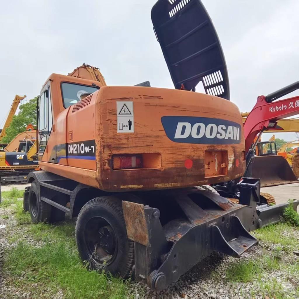 Doosan DH 210 W-7 Escavatori gommati